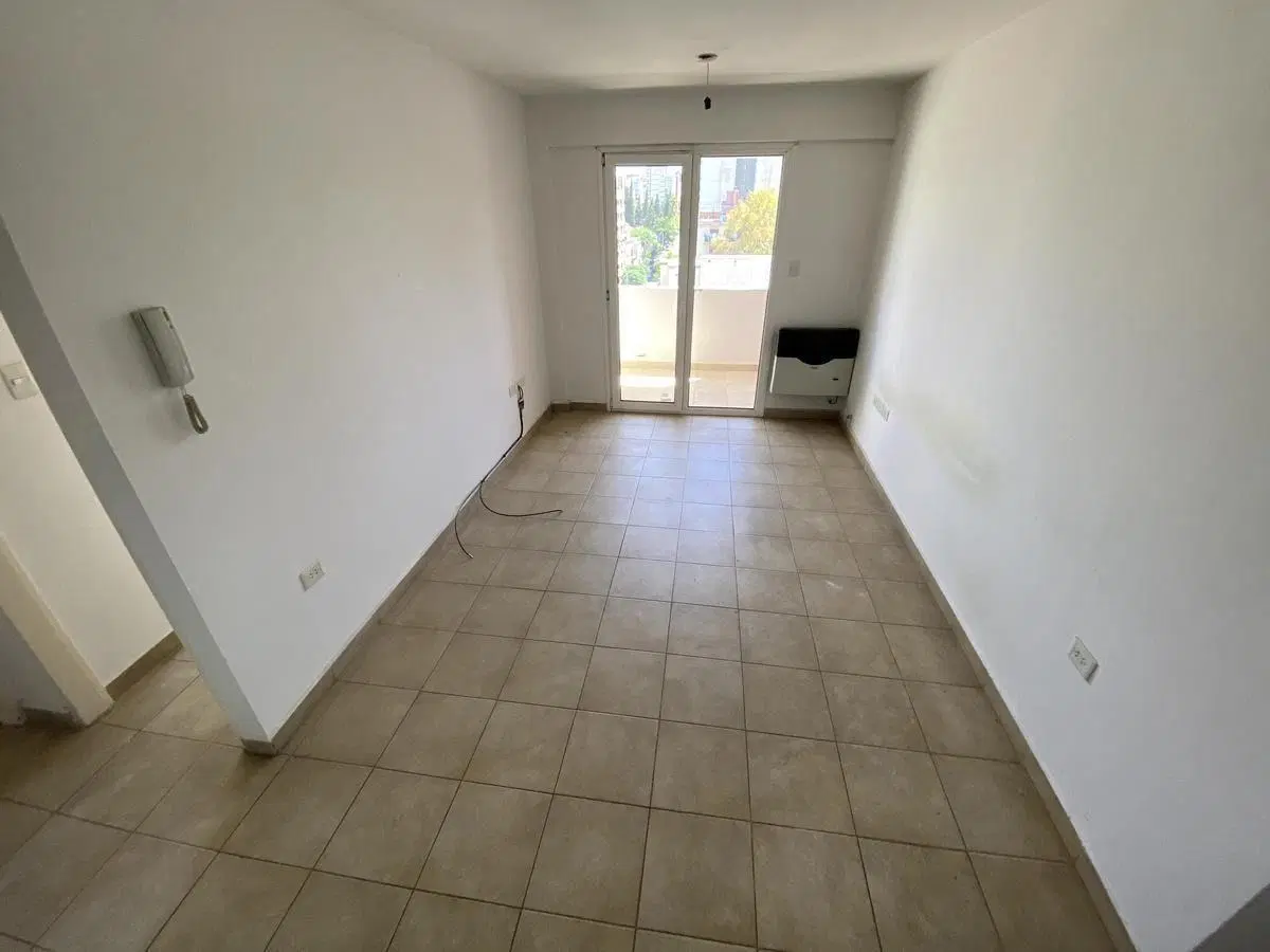 Dpto de 1 dorm en Belgrano 50 con balcón. 3