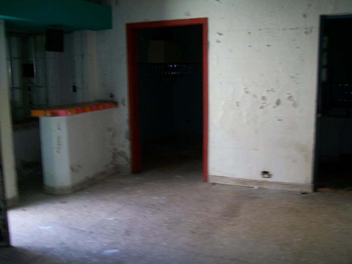 Casa S/ Lote Ppio. 8,66 X 27 6 Amb o P/ 2 Flias. C/ Gge. y Tza - T/val. Esc. Ofta 4