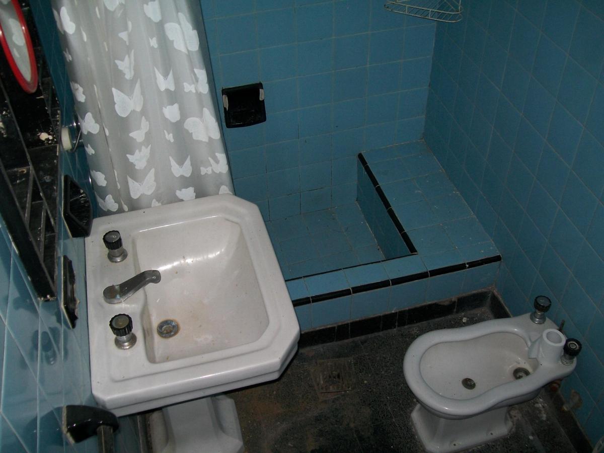 Casa S/ Lote Ppio. 8,66 X 27 6 Amb o P/ 2 Flias. C/ Gge. y Tza - T/val. Esc. Ofta 4