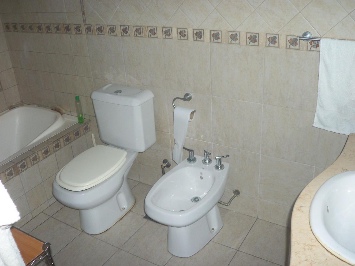 Hermoso Chal Al Fte 15 Años de Antig S/ Lote de 7,5 X 15 Jadin Gge 4 Dorm 2 Bañ 2