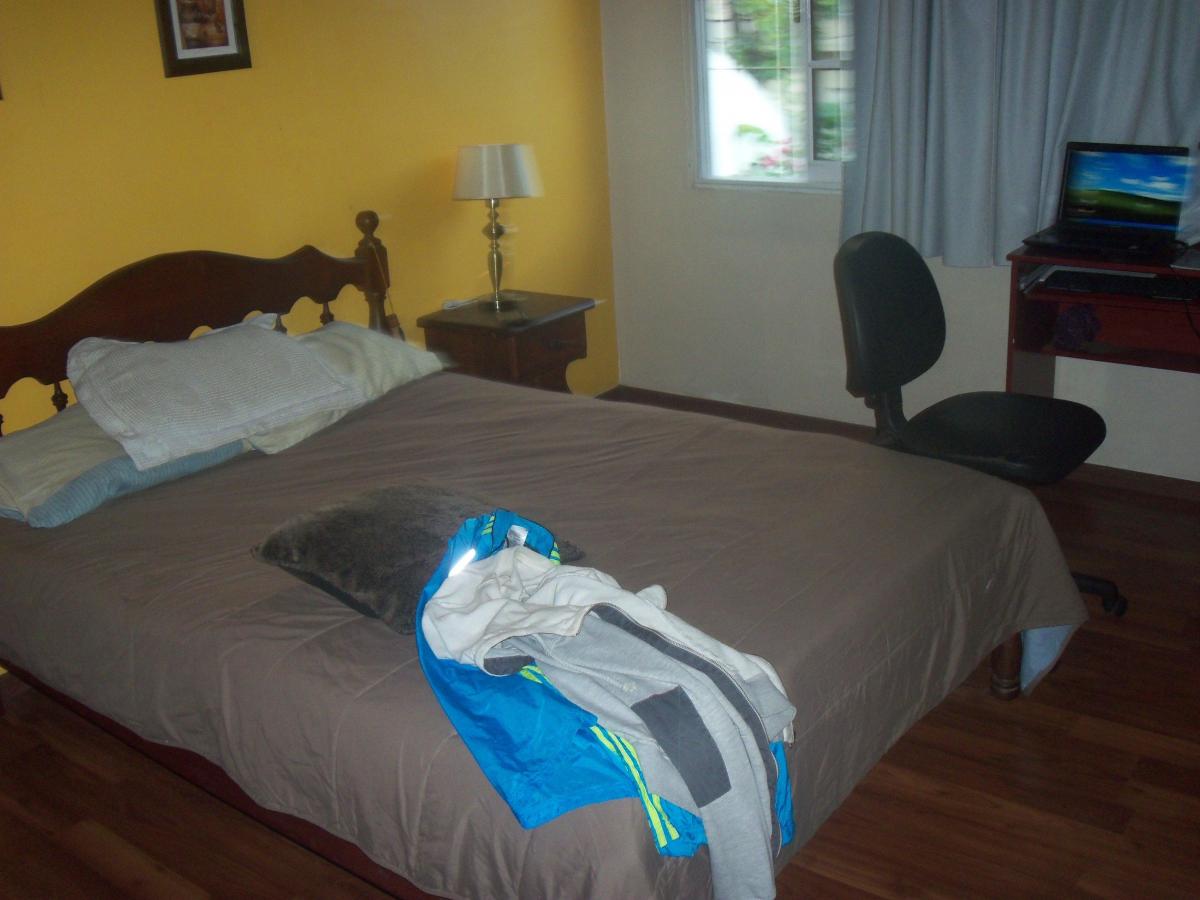 Hermoso Chal Al Fte 15 Años de Antig S/ Lote de 7,5 X 15 Jadin Gge 4 Dorm 2 Bañ 4