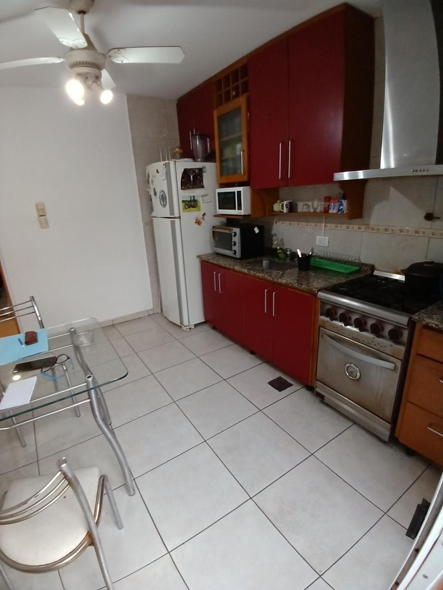 Hermoso y Amplio Triplex 5 Amb (4 Dorm. 3 Baños) con Cochera y Fdo C/ Parrilla 2