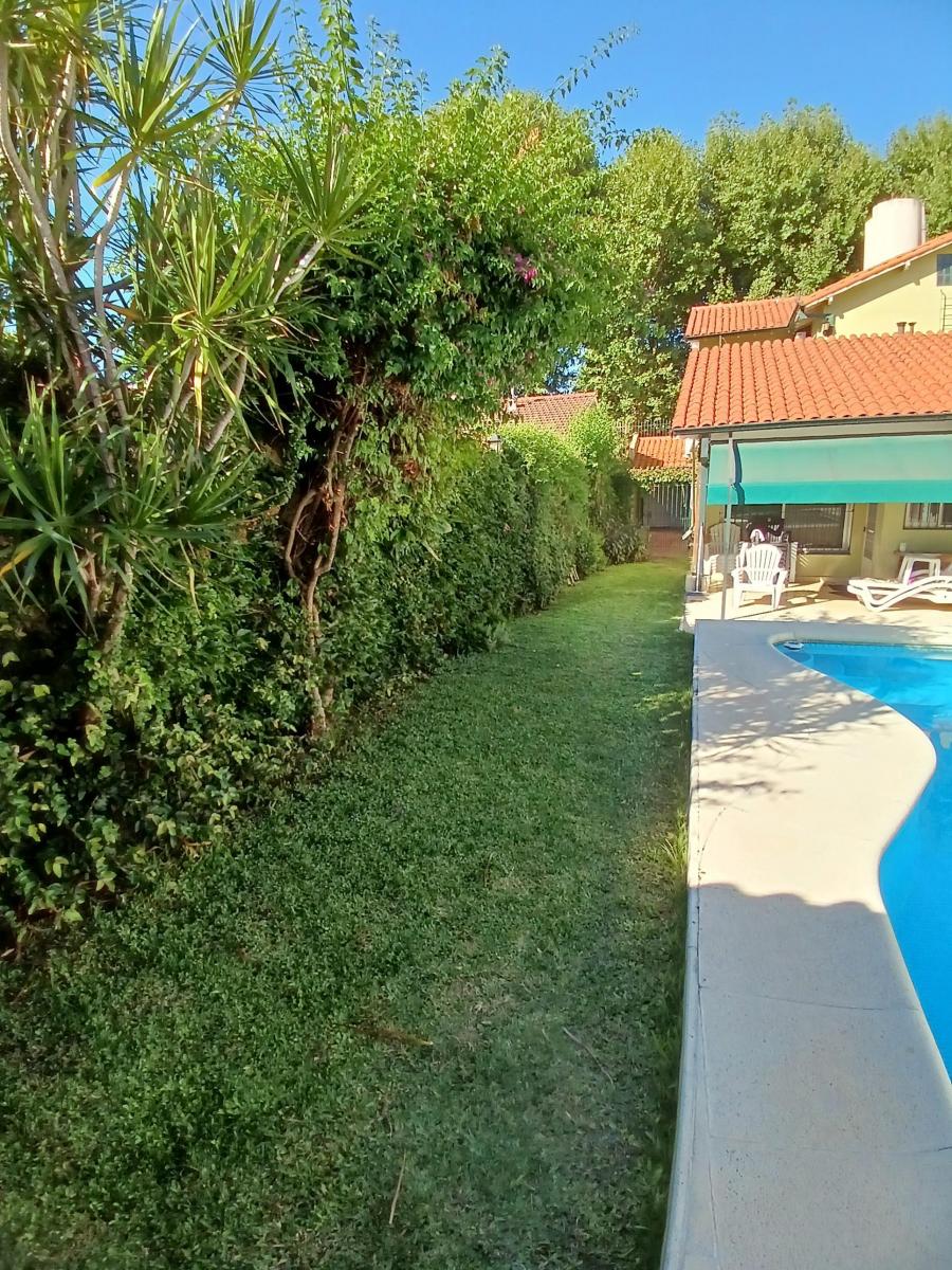 Chalet S/ Lte. 9,02x42,70 - 6 Ambtes con Parque Piscna y Quincho con Sum y Dep. 1