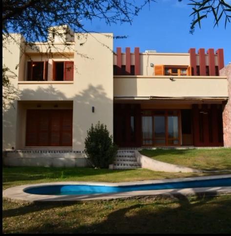 Foto de CASA DE NIVEL EN VENTA 5 DORMITORIOS - MENDIOLAZA B° EL ALTO, imagen 4