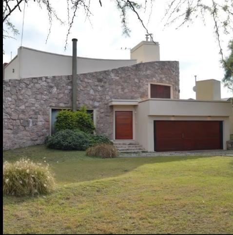 Foto de CASA DE NIVEL EN VENTA 5 DORMITORIOS - MENDIOLAZA B° EL ALTO, imagen 2