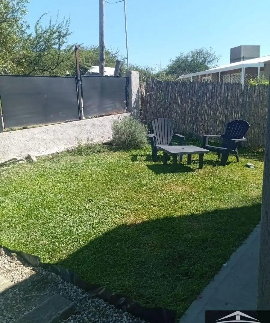 Casa en alquiler - dos dormitorios- El Manzano 8