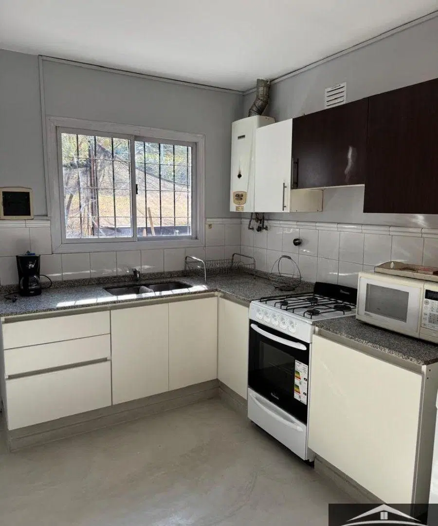 Casa en venta c/ cochera en Rivera Indarte 4