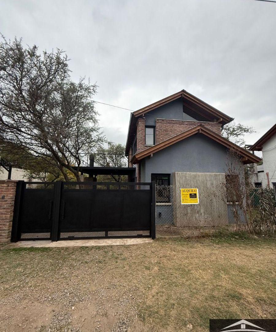 Casa en alquiler c/ cochera en Mendiolaza