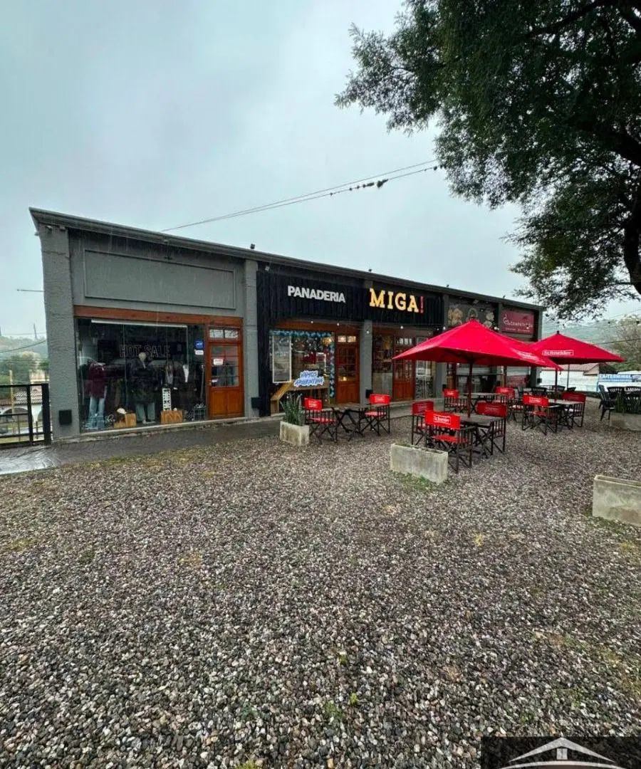 Local comercial en alquiler - complejo comercial en Unquillo 2
