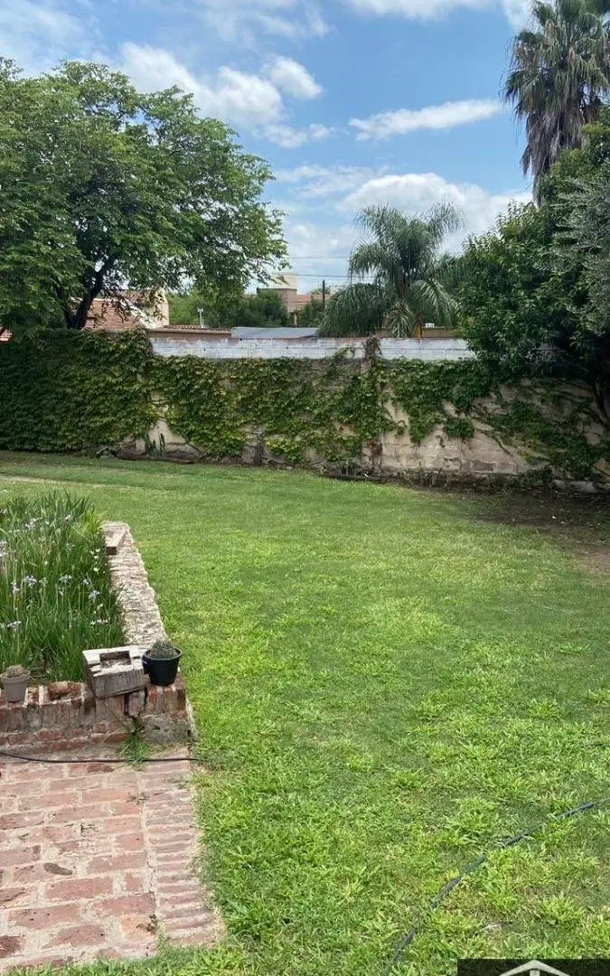 Casa en alquiler c/ cochera en Villa Belgrano 3