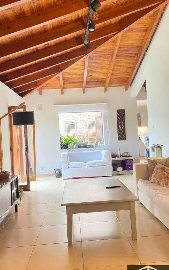 Casa en alquiler c/ cochera en Villa Belgrano 2