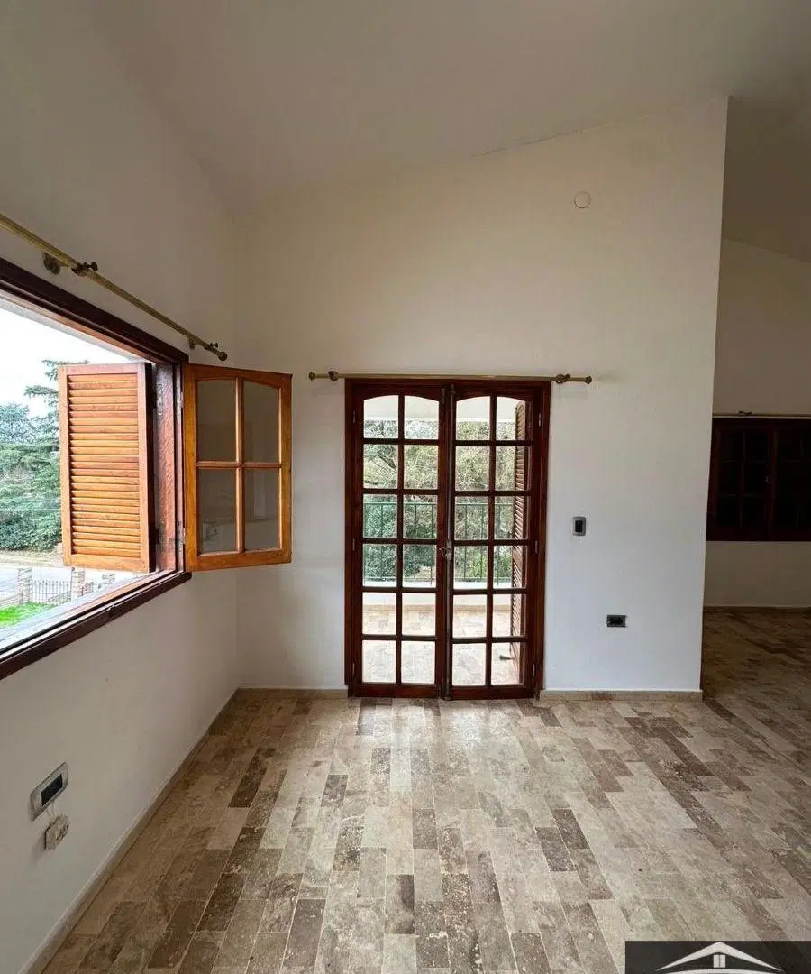 Casa en alquiler c/ cochera en Unquillo 4