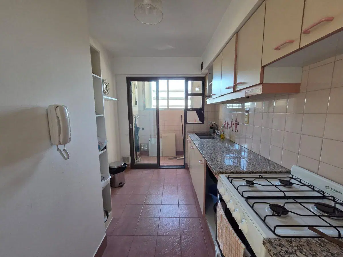 Departamento de 48 m² con 1 dormitorio en alquiler en Área Centro Este 2