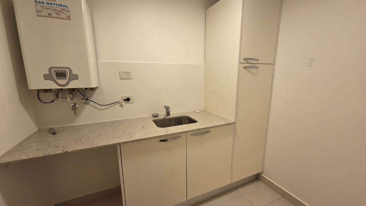 Foto de Departamento de 100 m² con 2 habitaciones en alquiler en Centro Este, imagen 3