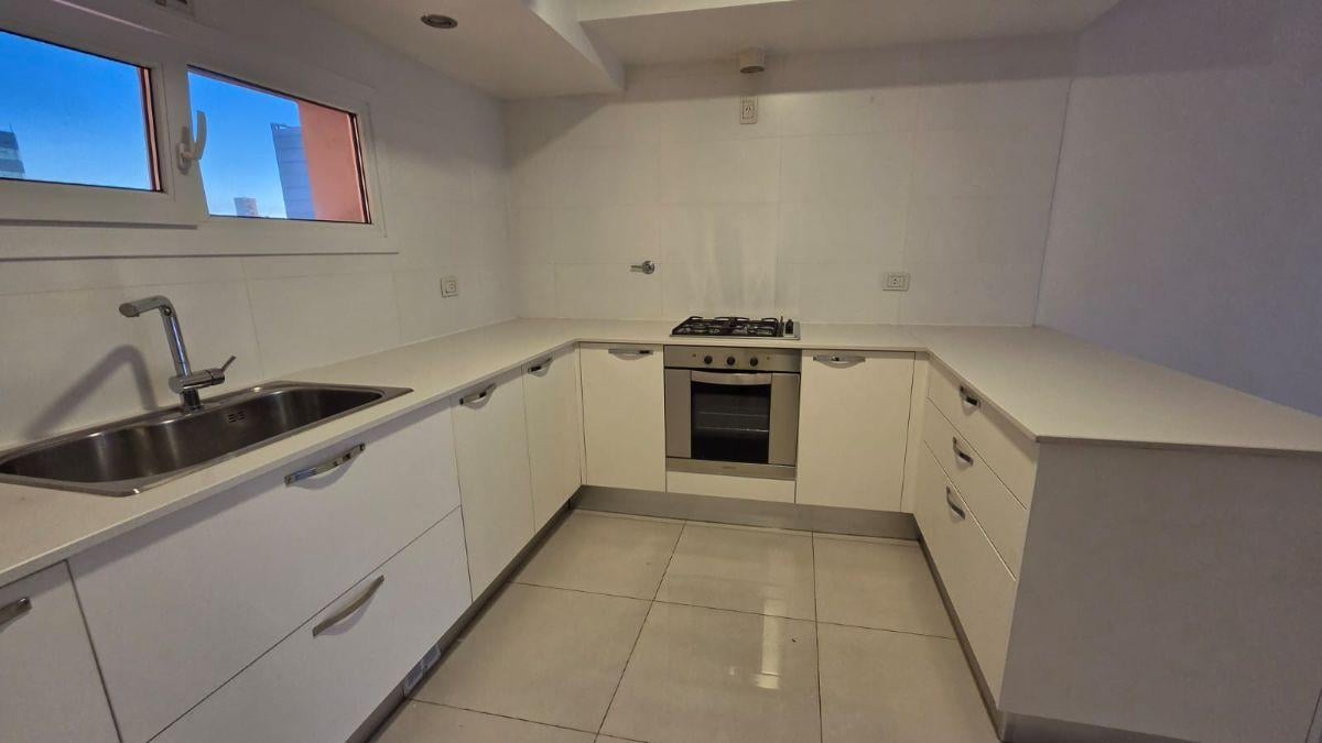 Foto de Departamento de 100 m² con 2 habitaciones en alquiler en Centro Este, imagen 2