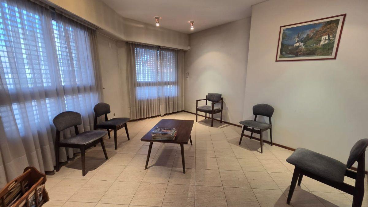 Foto de Oficina comercial de 170 m² en alquiler en Cipolletti, imagen 1