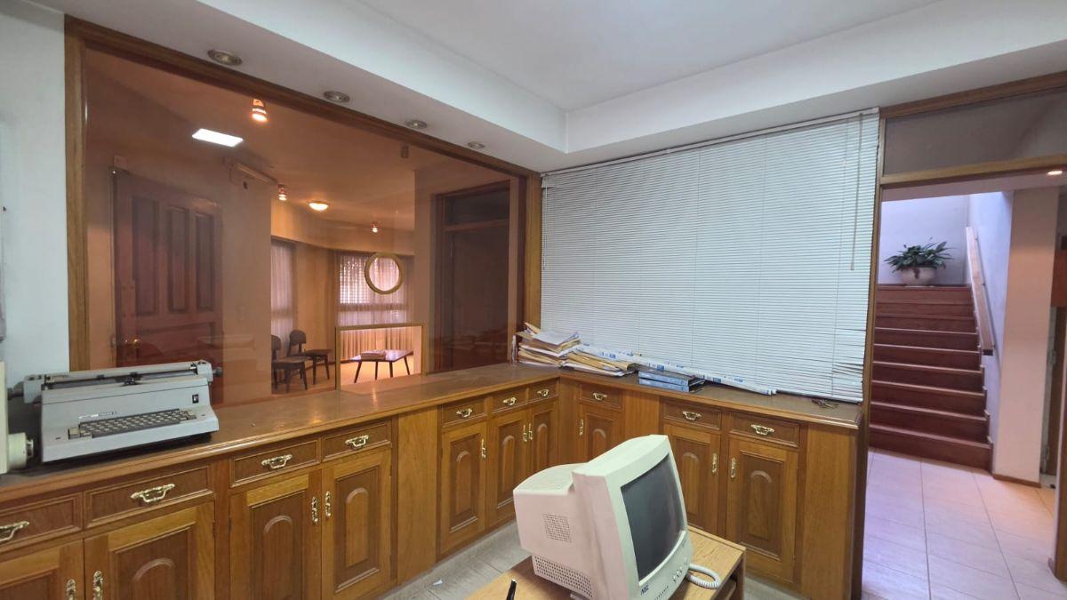Foto de Oficina comercial de 170 m² en alquiler en Cipolletti, imagen 2