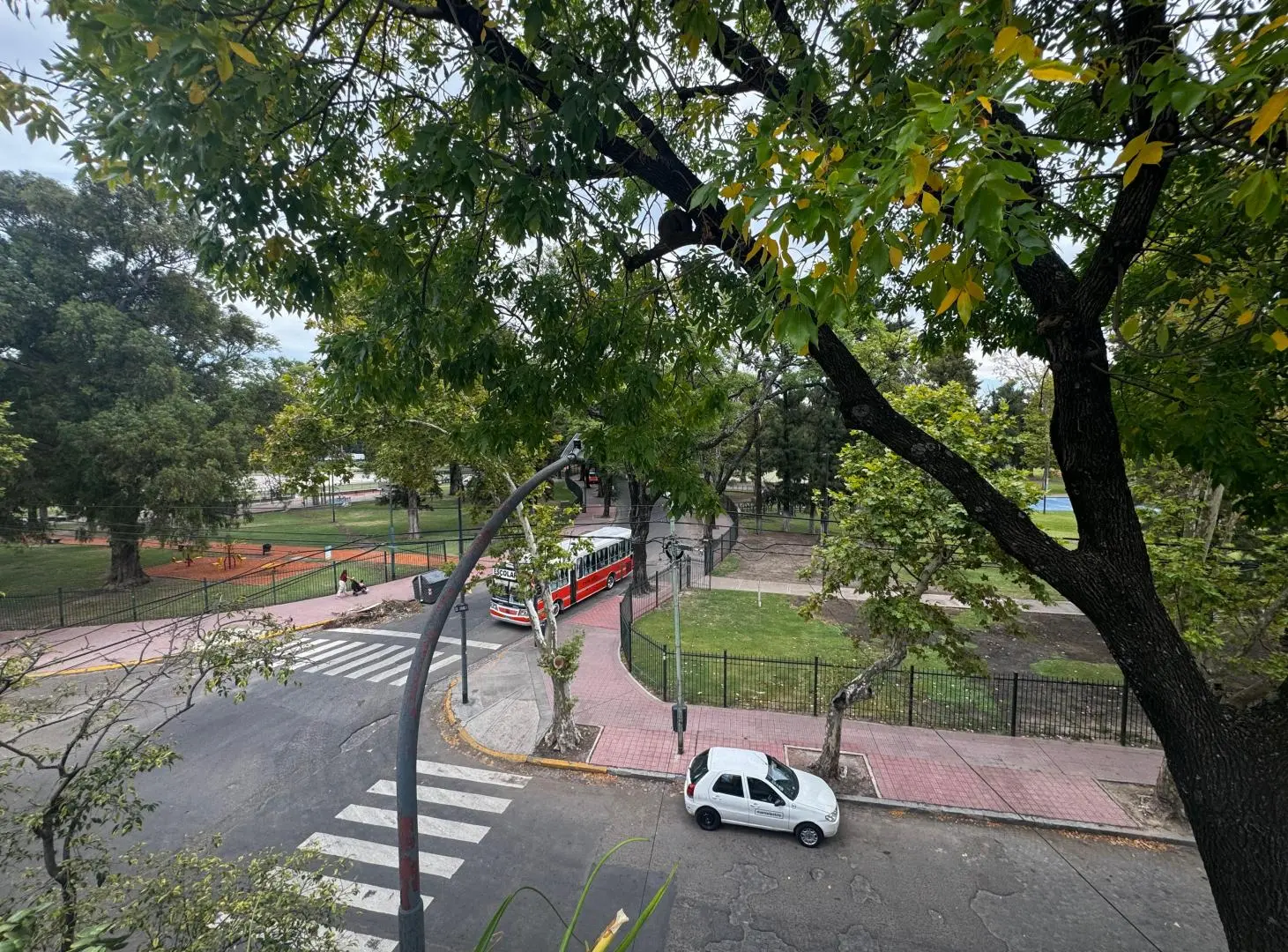 PH 4 ambientes, con quincho y terraza. 5