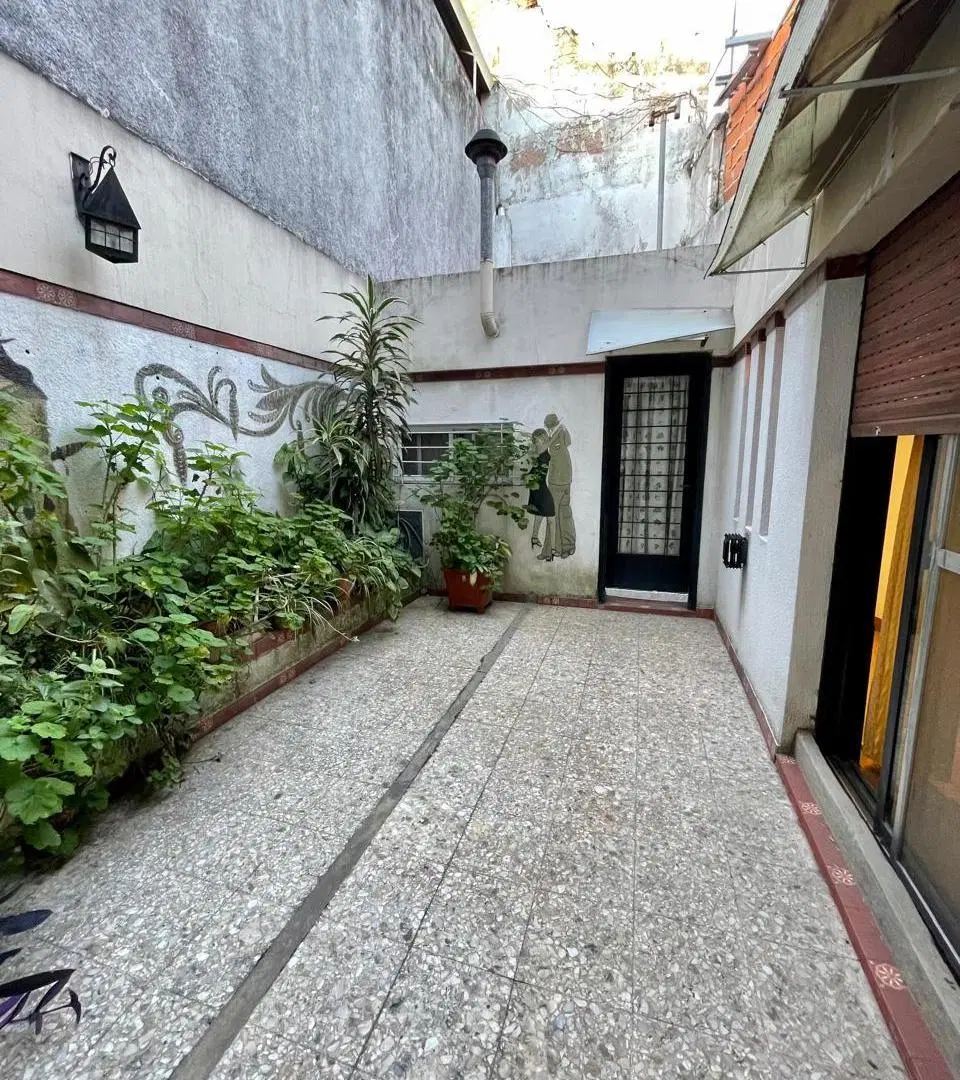3 ambientes, planta baja con patio. EXCELENTE ESTADO 98 M2 5