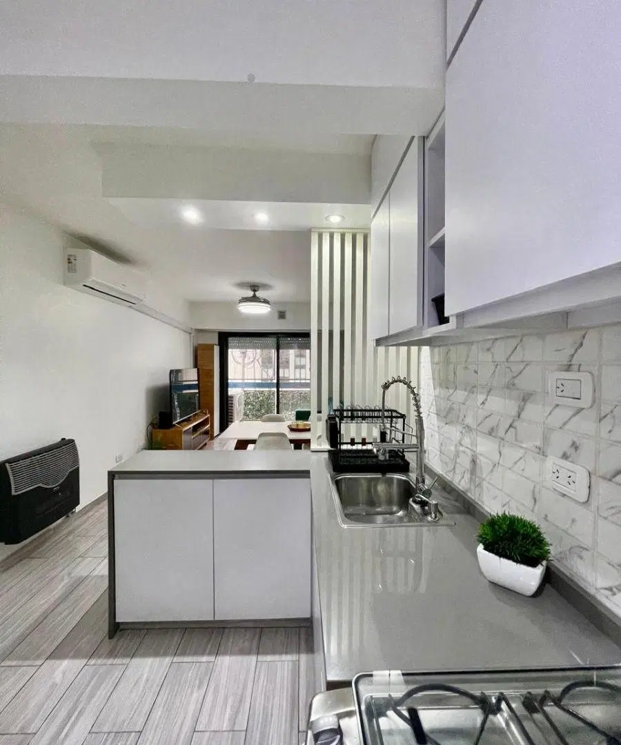 Departamento 4 ambientes con patio y balcón - Reciclado. AL FRENTE! 2