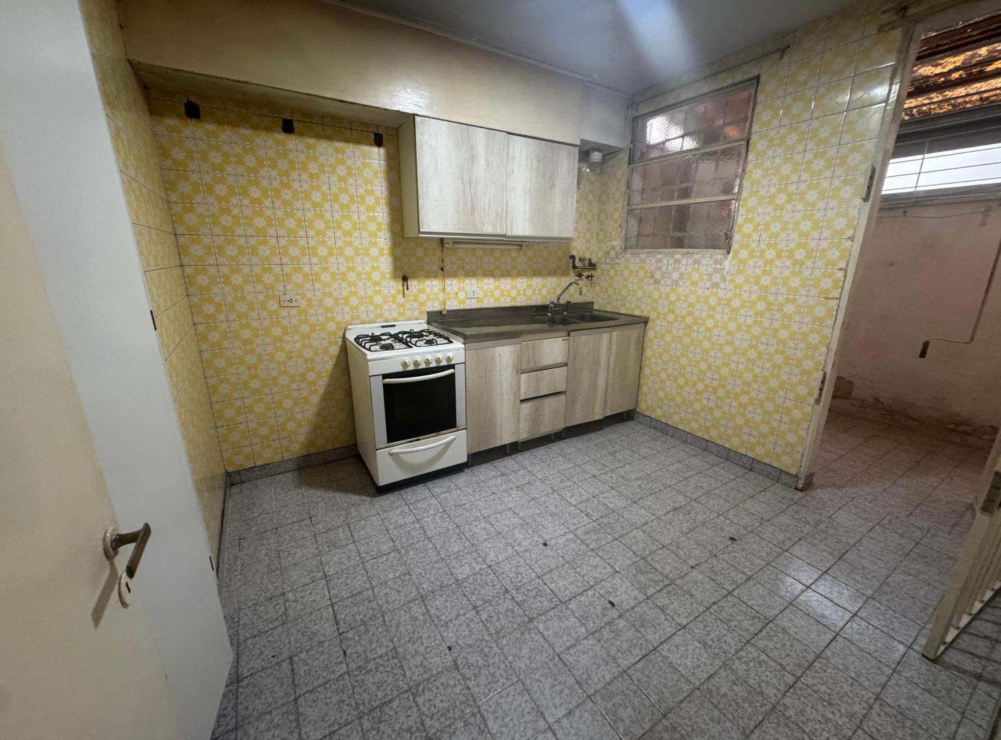 Foto de PH 2 ambientes y 1/2 AL FRENTE con patio. PLANTA BAJA, imagen 3