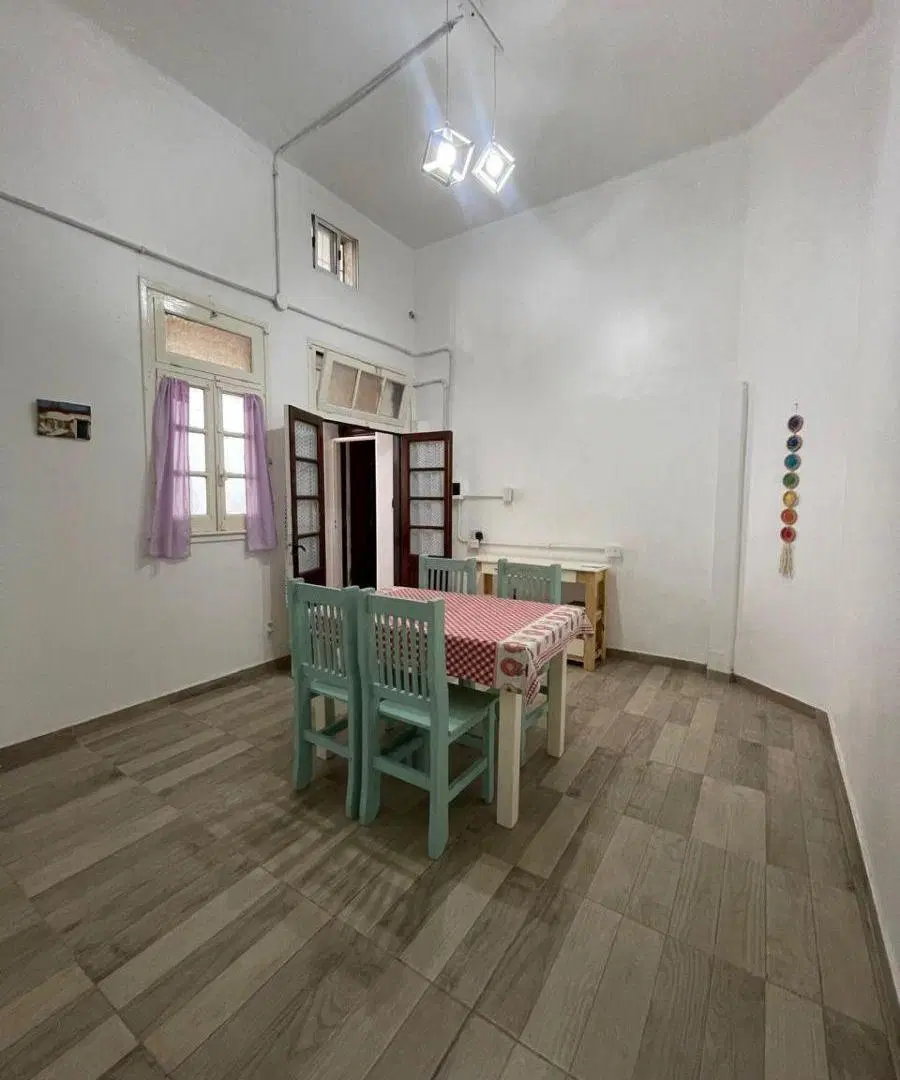 Monoambiente con patio y cocina separada 3