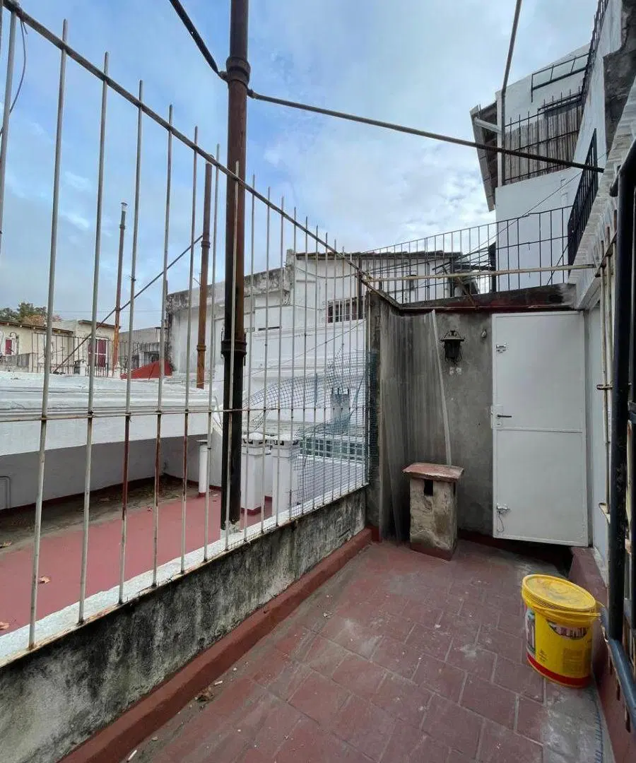 Monoambiente con patio y cocina separada 2