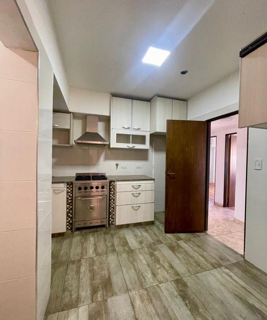 Foto de Departamento al frente 4 ambientes con balcon corrido, imagen 4