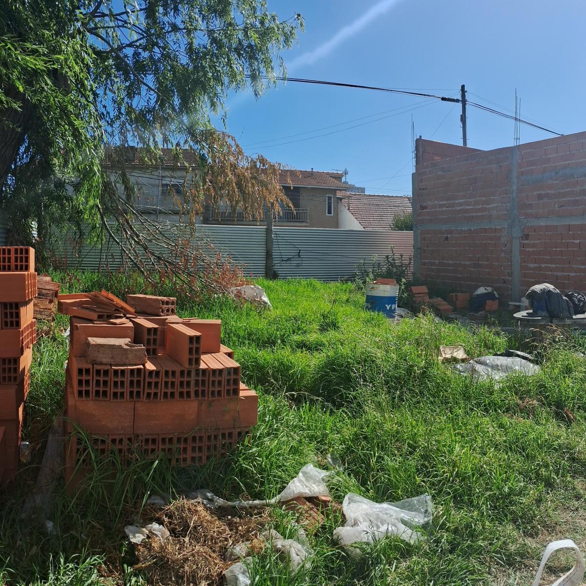 Terreno con Construcción de Casa a Terminar 4