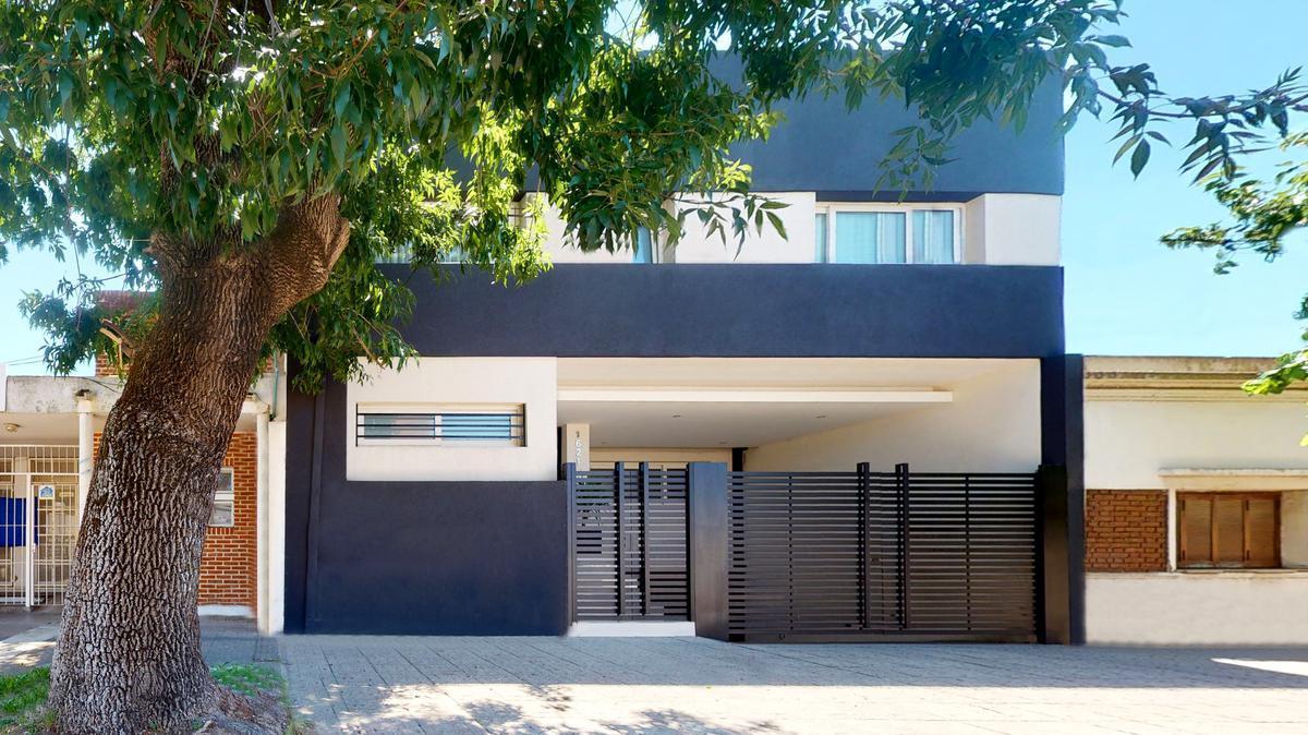 Casa de Categoría en Venta en La Plata 4