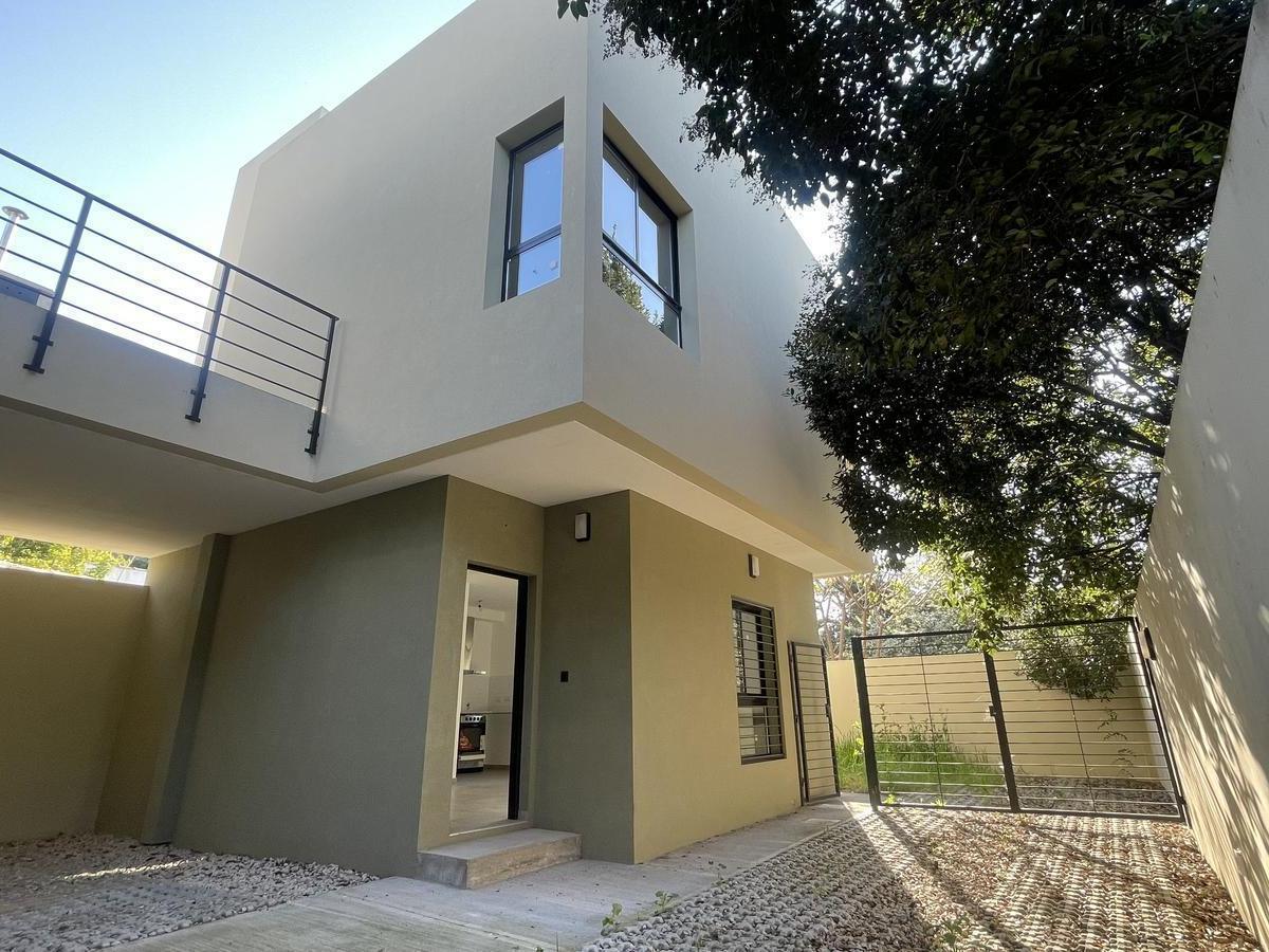 Duplex de 2 dormitorios en venta en La Plata