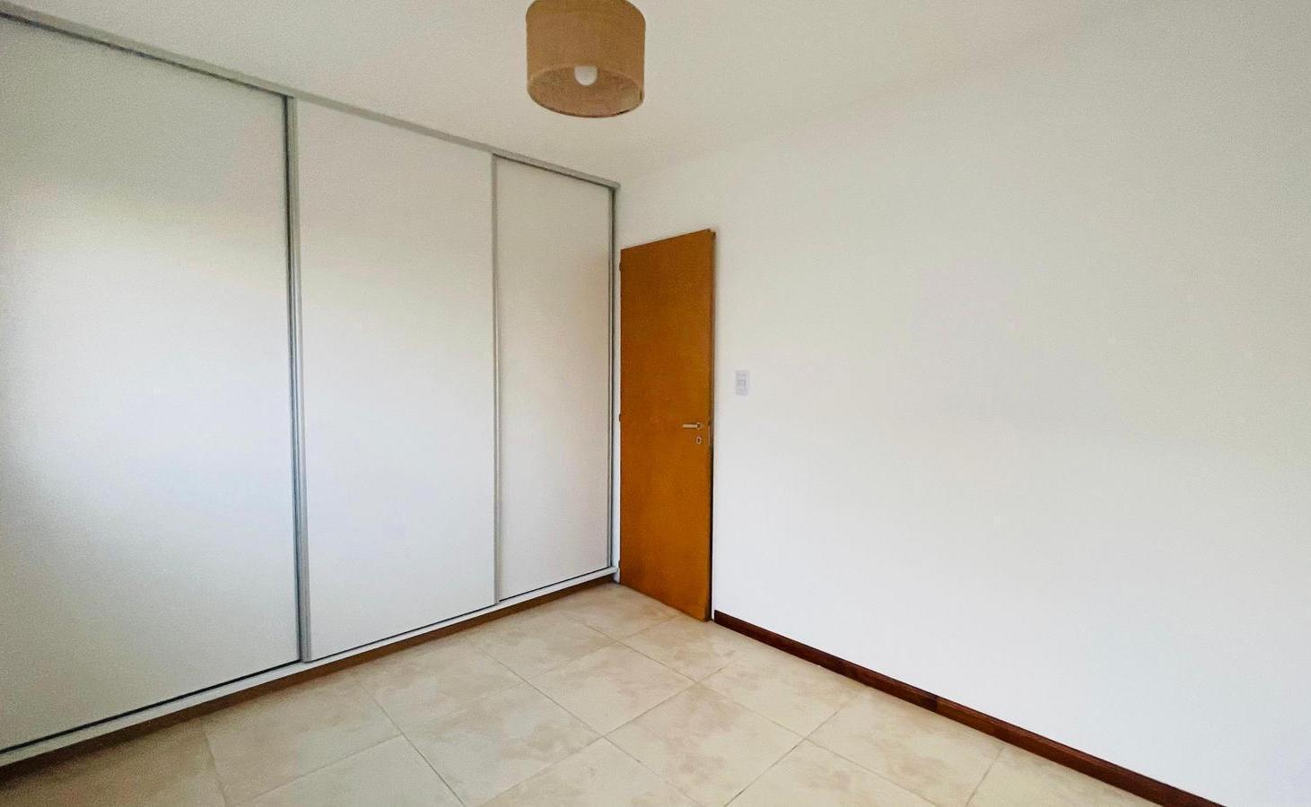 Foto de Departamento en Alquiler en Brandsen, imagen 2