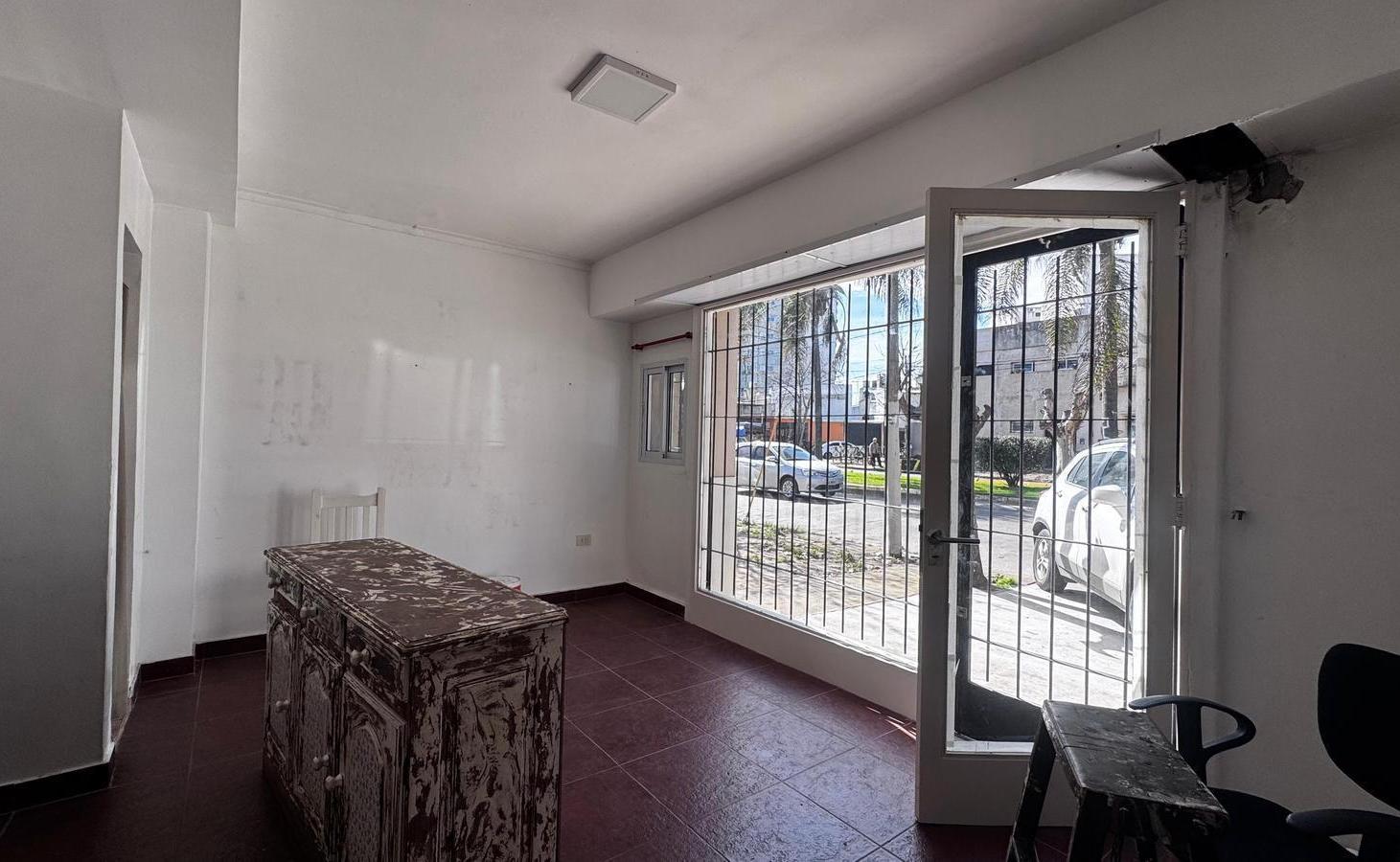 Foto de Departamento de 1 dormitorio con local en alquiler en La Plata, imagen 1