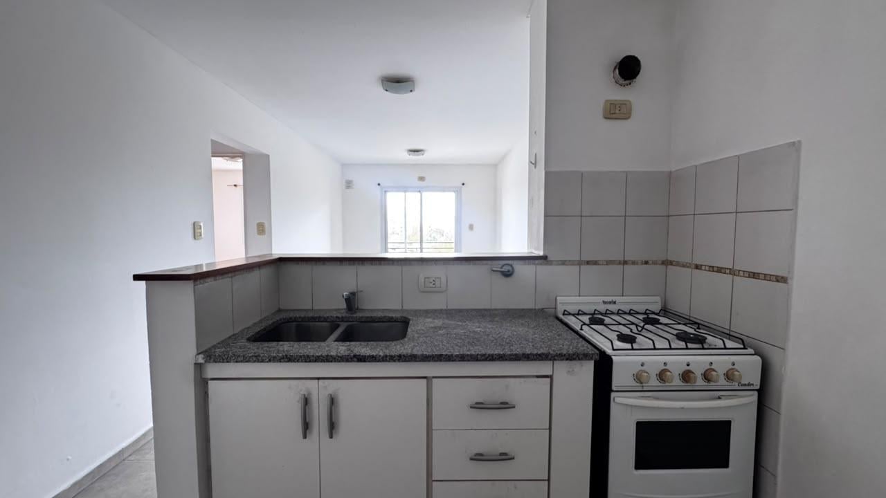 Foto de Departamento de 1 dormitorio con cochera en La Plata, imagen 2