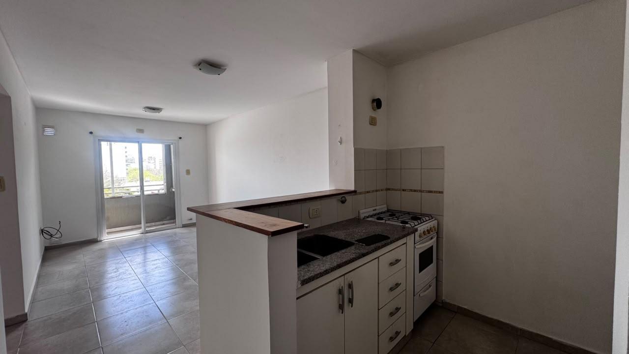Foto de Departamento de 1 dormitorio con cochera en La Plata, imagen 3