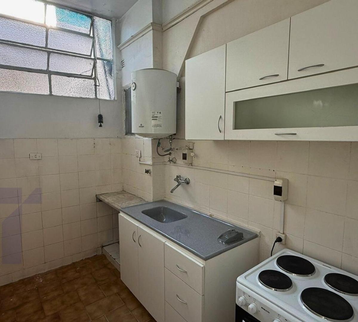 3 AMBIENTES AL FTE C/BALCON REFAC A NUEVO 2° PISOXESCALERA