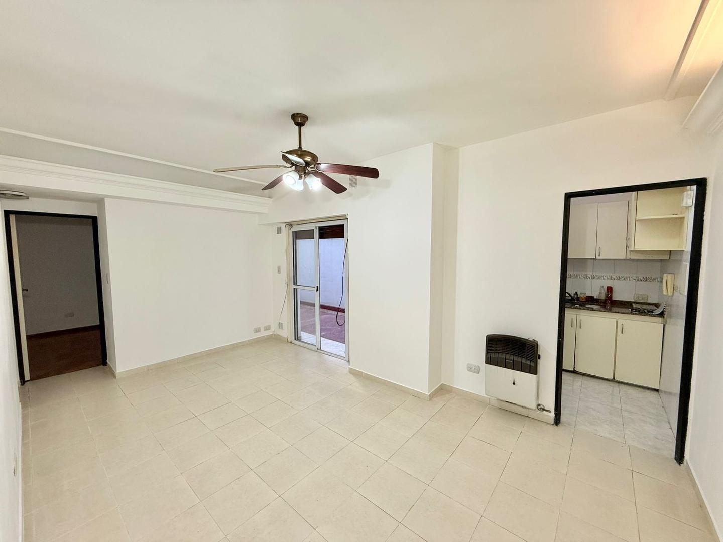 VENTA despartamento 2 amb con patio Barracas primer piso