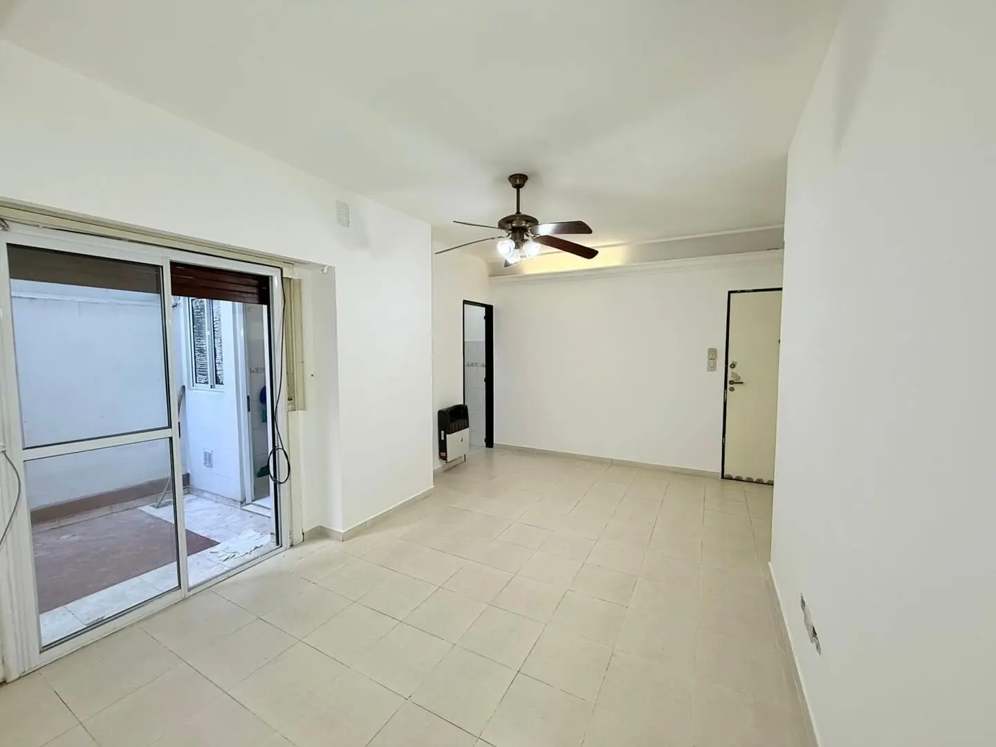 VENTA despartamento 2 amb con patio Barracas primer piso 3