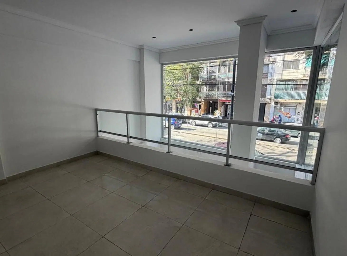 ALQUILER local comercial Barracas. 4