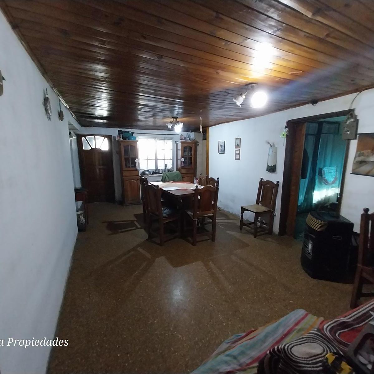 Casa con Local y Fondo 5