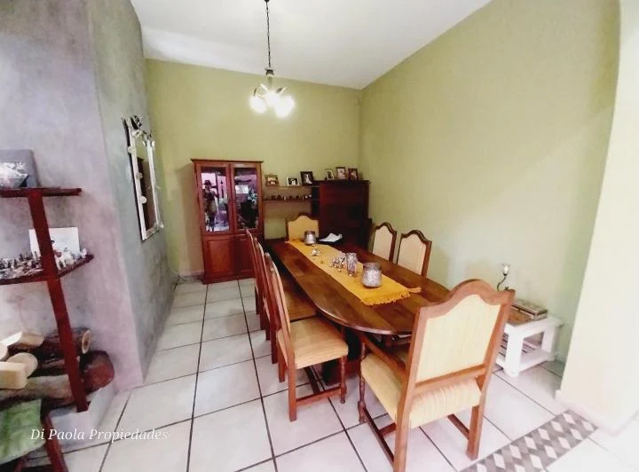 Moderno 4 dormitorios con pileta y fondo 4