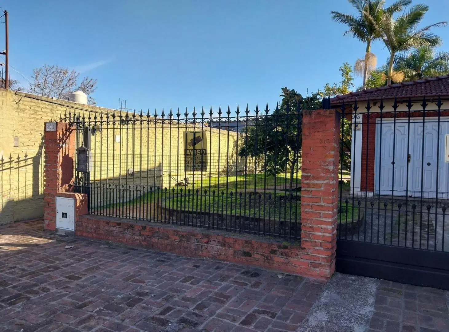 chalet sobre amplio lote con pileta y quincho 4