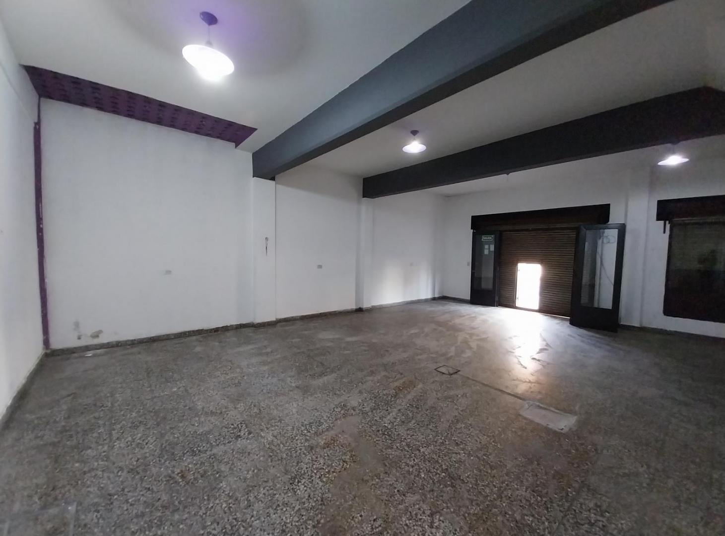 Foto de Local 80m2 sobre importante esquina, imagen 3