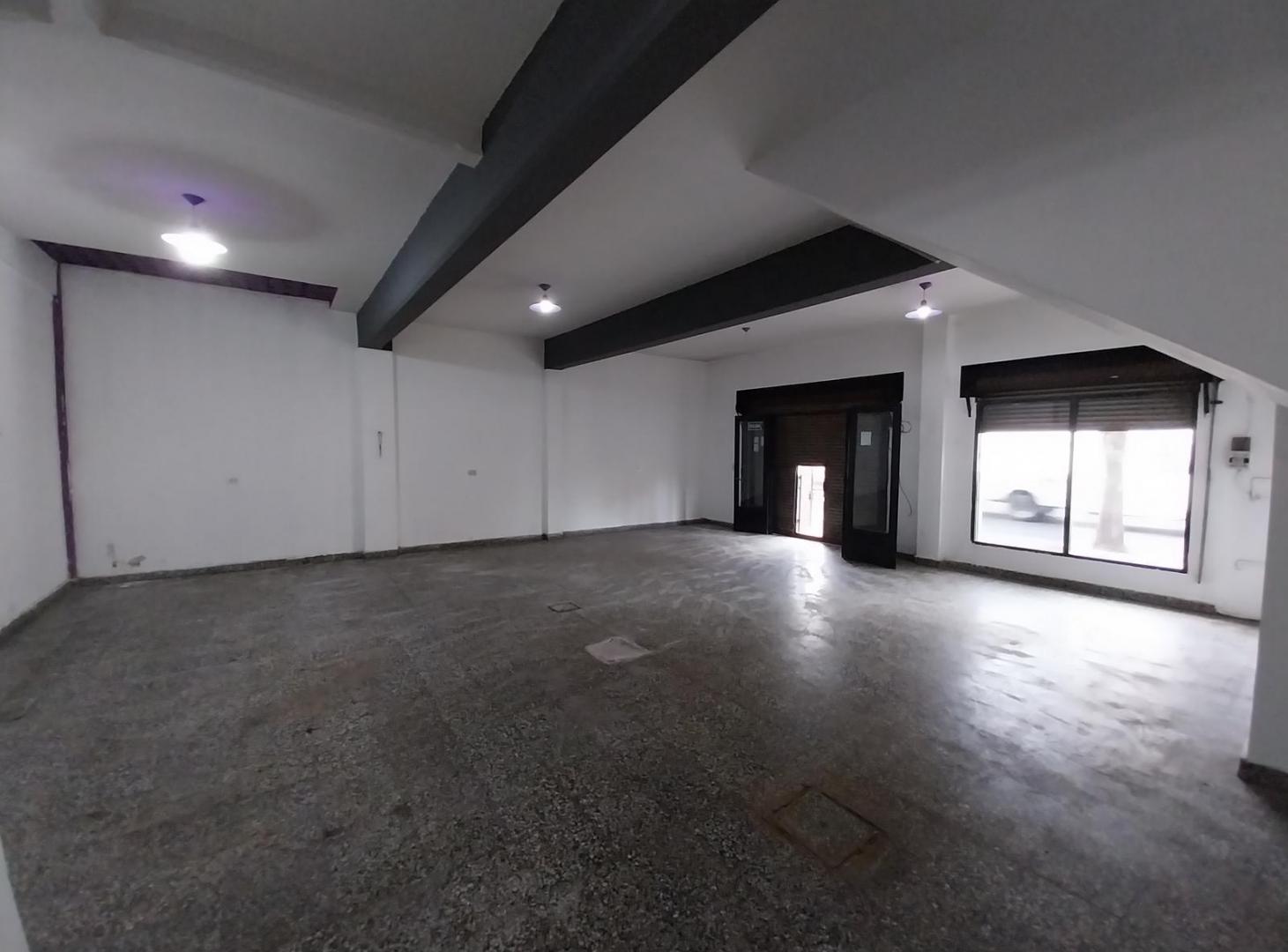 Foto de Local 80m2 sobre importante esquina, imagen 1