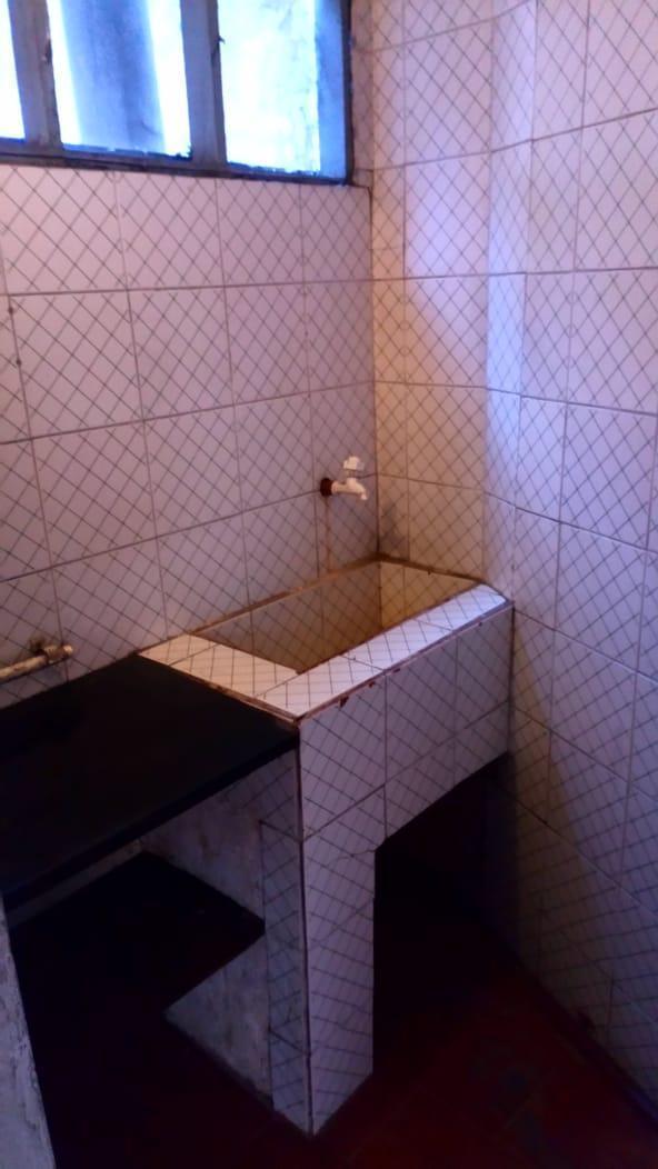 Foto de Local con privado, cocina y baño, imagen 5