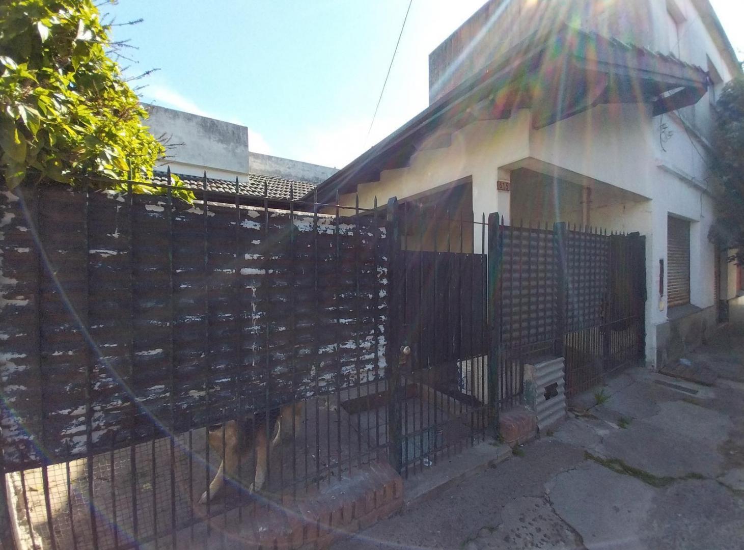Foto de 2 ambientes al frente con patio y cochera. apto comercial y profesional, imagen 3
