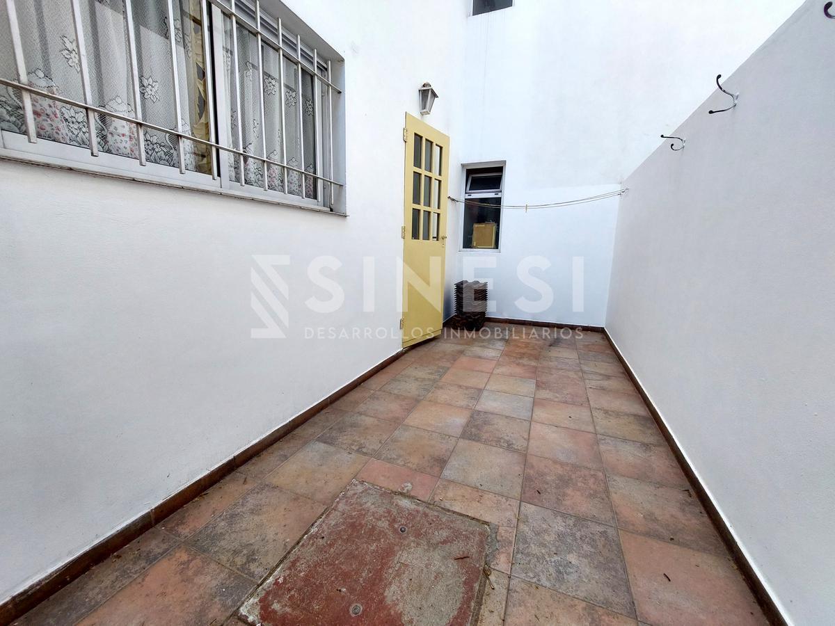 Depto. 2 Ambientes con Patio y Cochera - General San Martín 4