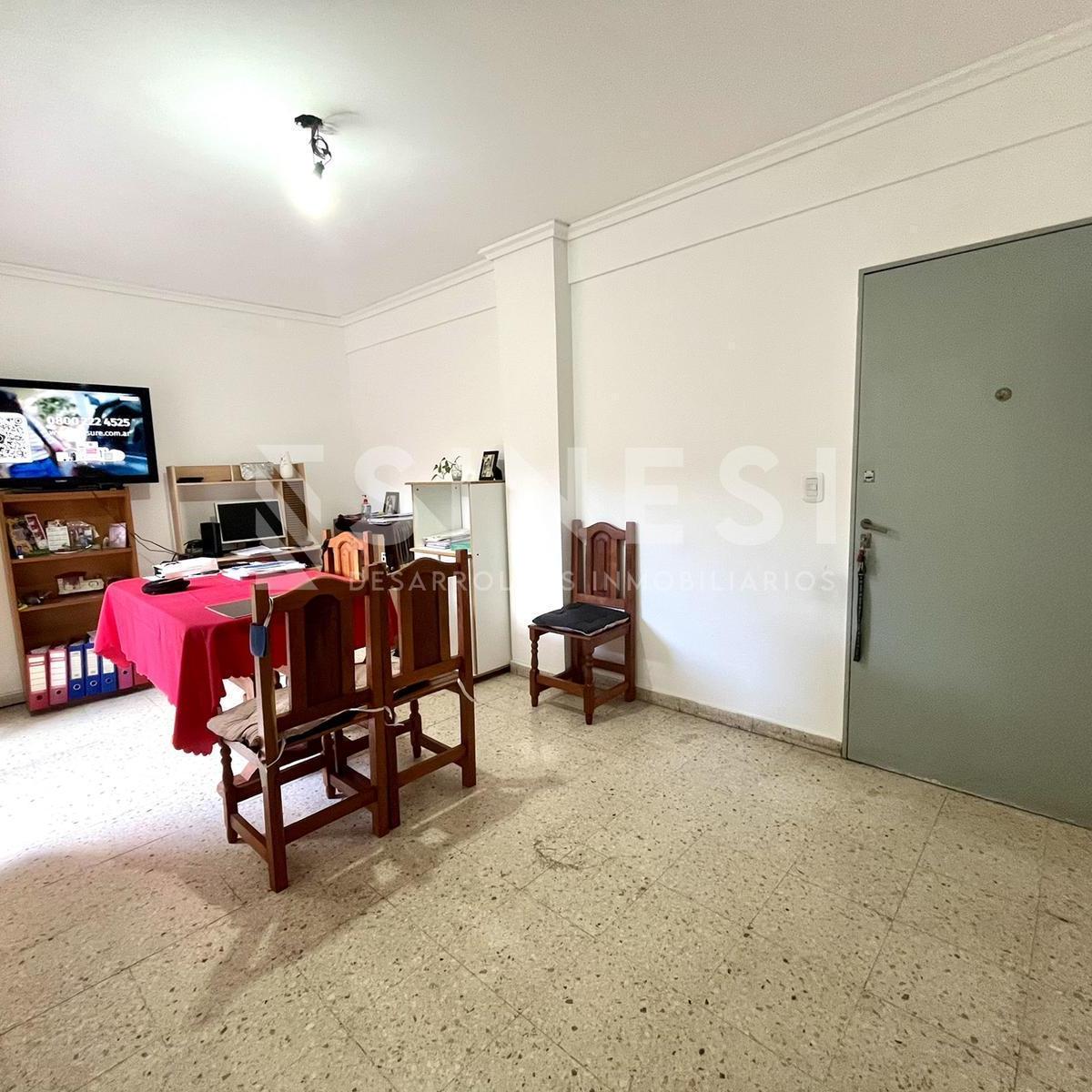 Depto. 2 Ambientes en Venta - Doble Patio - Frente a La Plaza 5