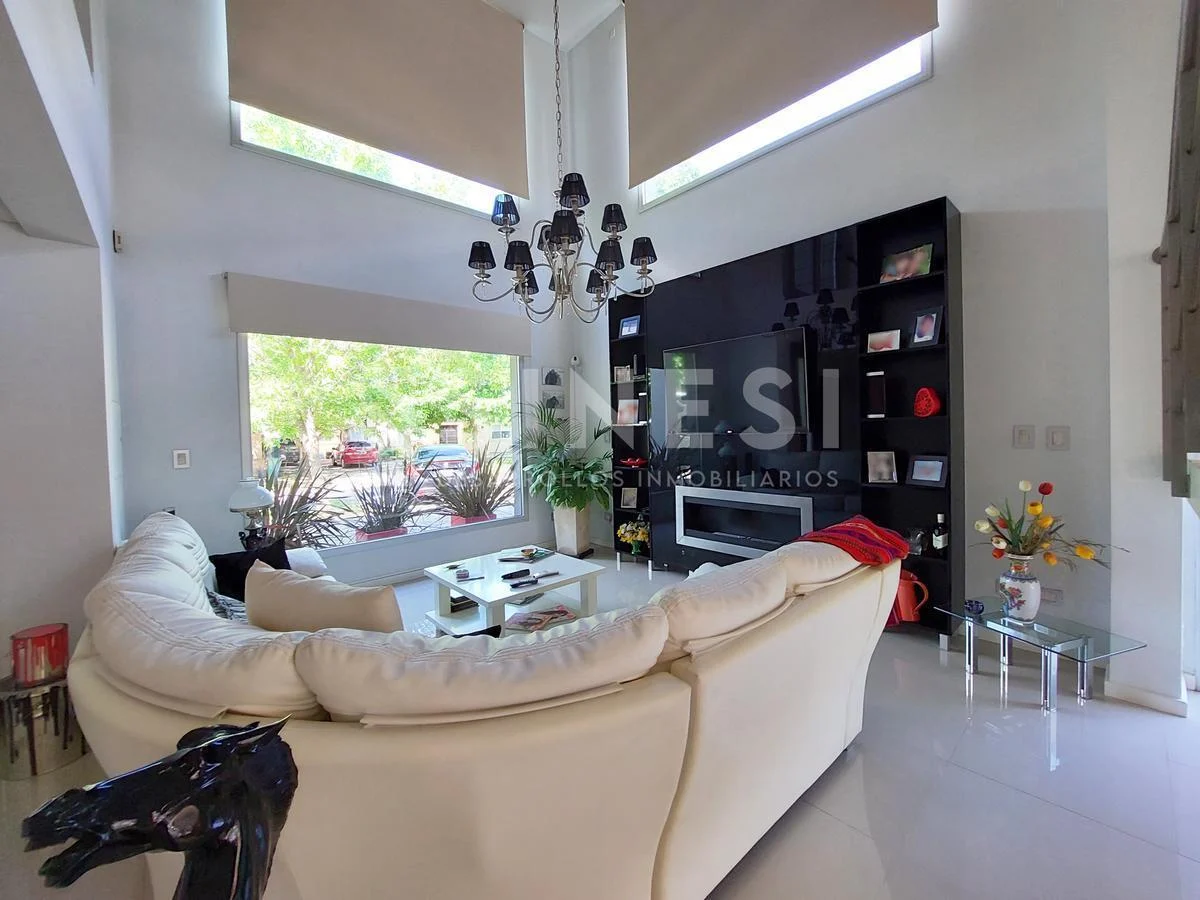 Foto de Casa 6 ambientes - 350m2 cubiertos - Los Jazmines - Pilar del Este, imagen 5