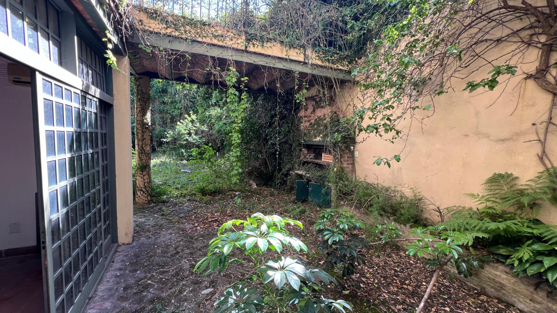 Casa en venta de 8 ambientes con jardín, pileta y cochera en Palermo / Villa Crespo – Lote propio
